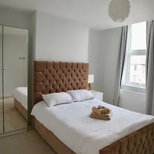 Cosy Near Westfield Stratford Homestay